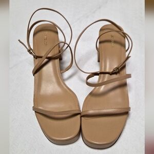 NIB Larroude Gio Block Heel Tan Strappy Sandals